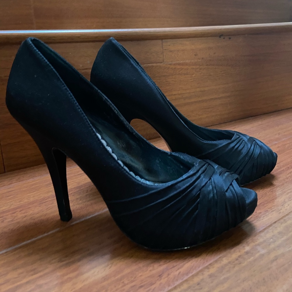Lulu Townsend Beautiful Black Satin Perp Toe Heels with Platform
